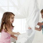 kissenschlacht kinderzimmer