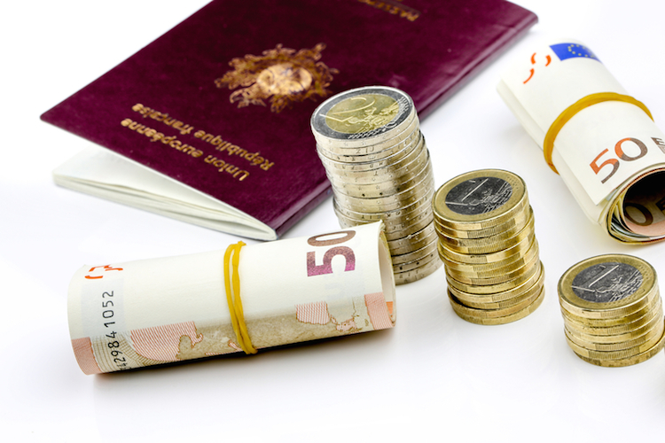 Den Urlaub in Ausland finanzieren