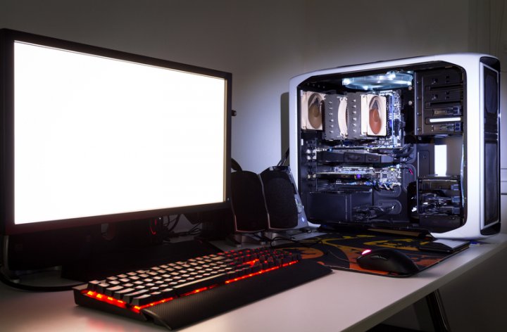 Gaming PC Bildschirm Tastatur
