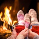 Gluhwein vorm Kamin